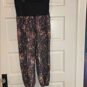 Lululemon women’s Capri pants size 6